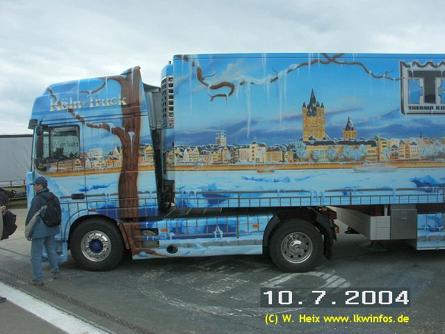 DAF-95-XF-530-Koeln-Truck-Brand-100704-2[1].jpg